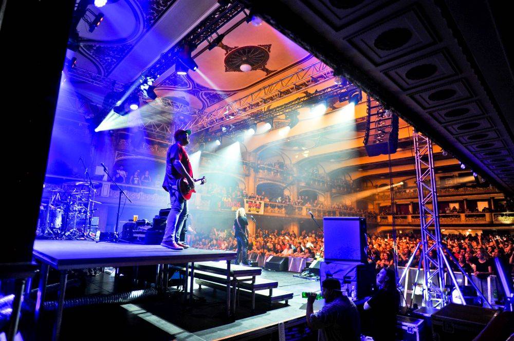 Harlej vítala beznadějně vyprodaná Lucerna, s Petrou Janů zavzpomínal na Vláďu Šafránka