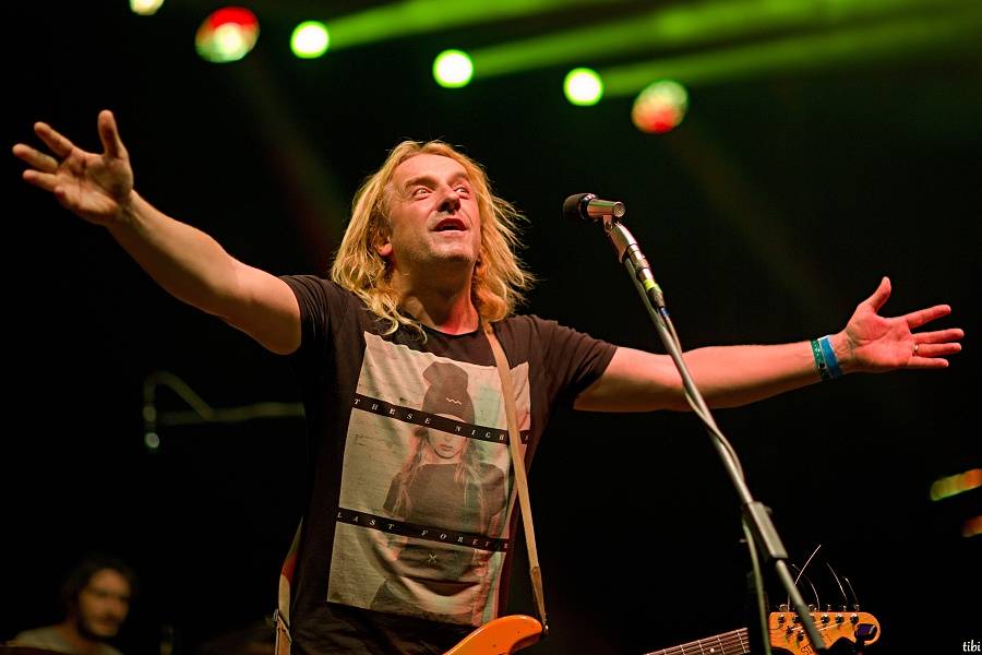 Jirka Mádl moderoval koncert pro Arpidu 