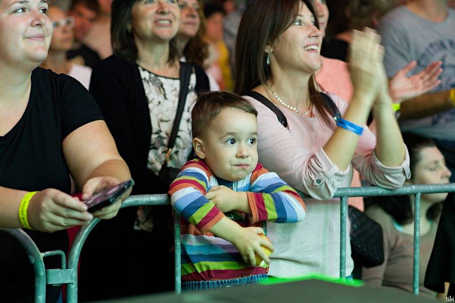 Jirka Mádl moderoval koncert pro Arpidu 