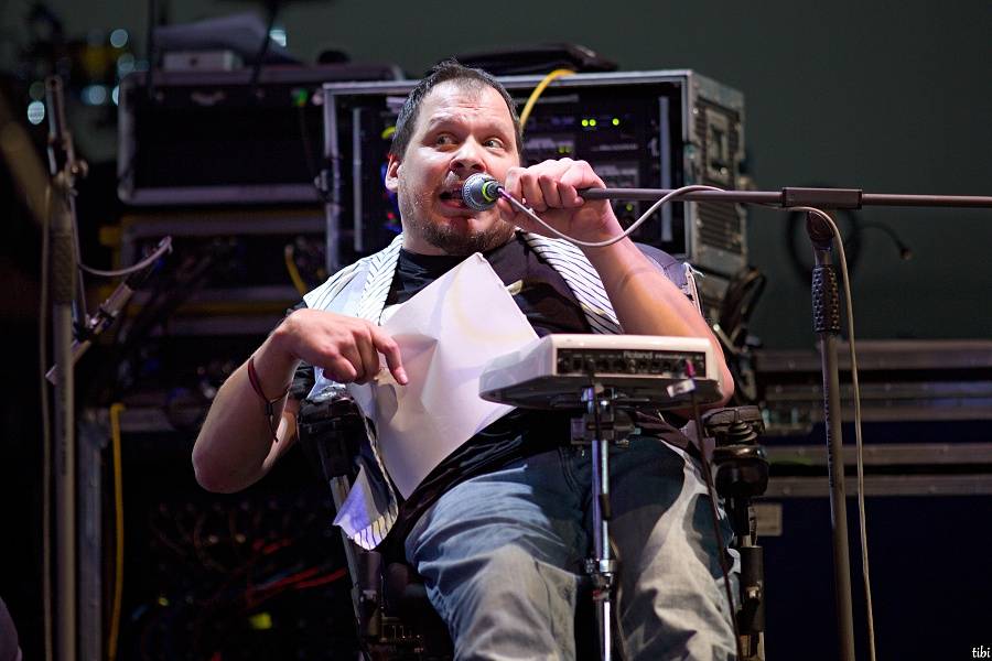 Jirka Mádl moderoval koncert pro Arpidu 