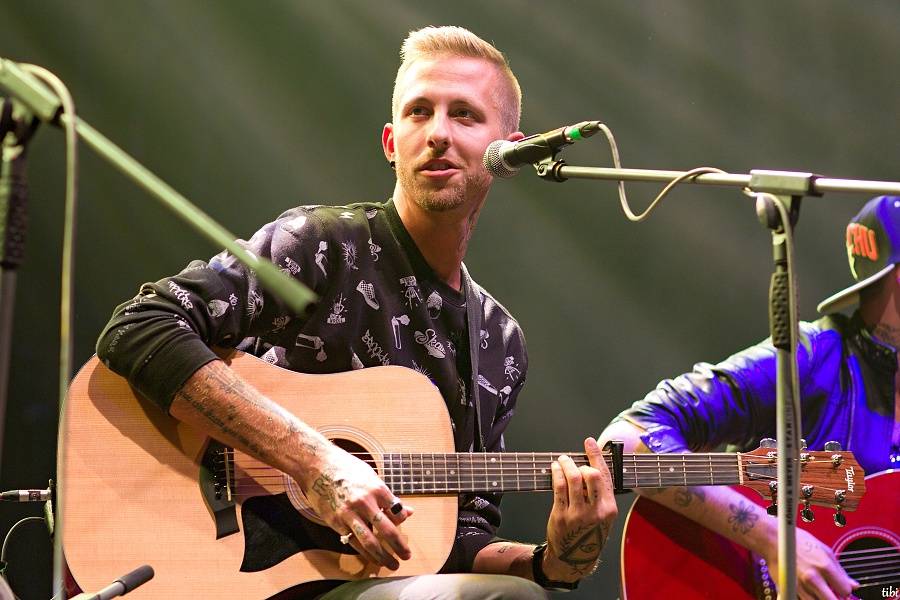 Jirka Mádl moderoval koncert pro Arpidu 