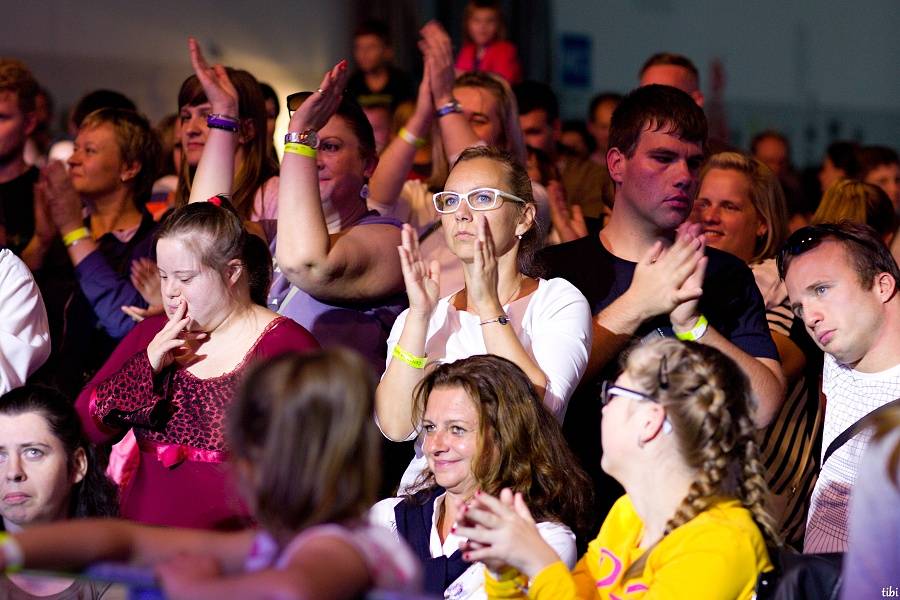 Jirka Mádl moderoval koncert pro Arpidu 