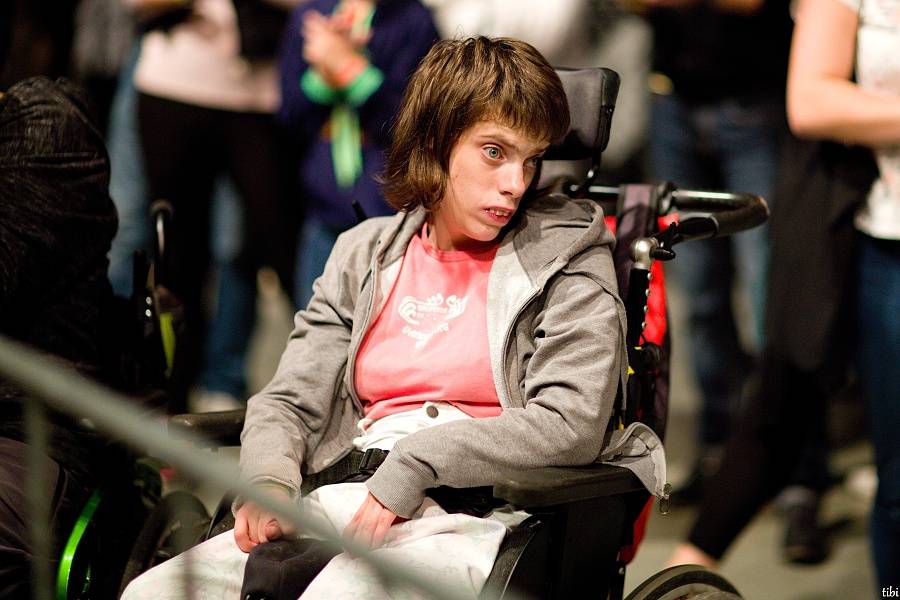 Jirka Mádl moderoval koncert pro Arpidu 