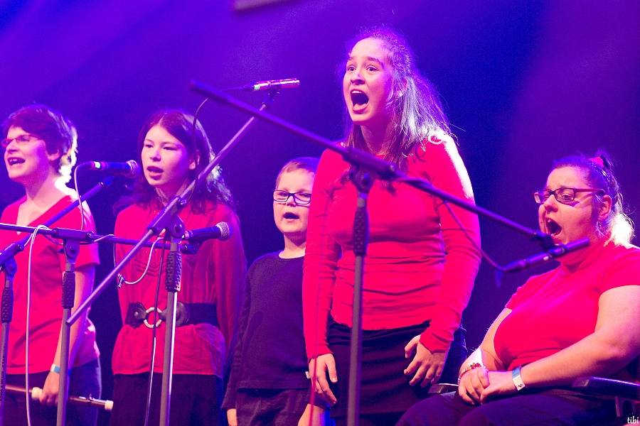 Jirka Mádl moderoval koncert pro Arpidu 