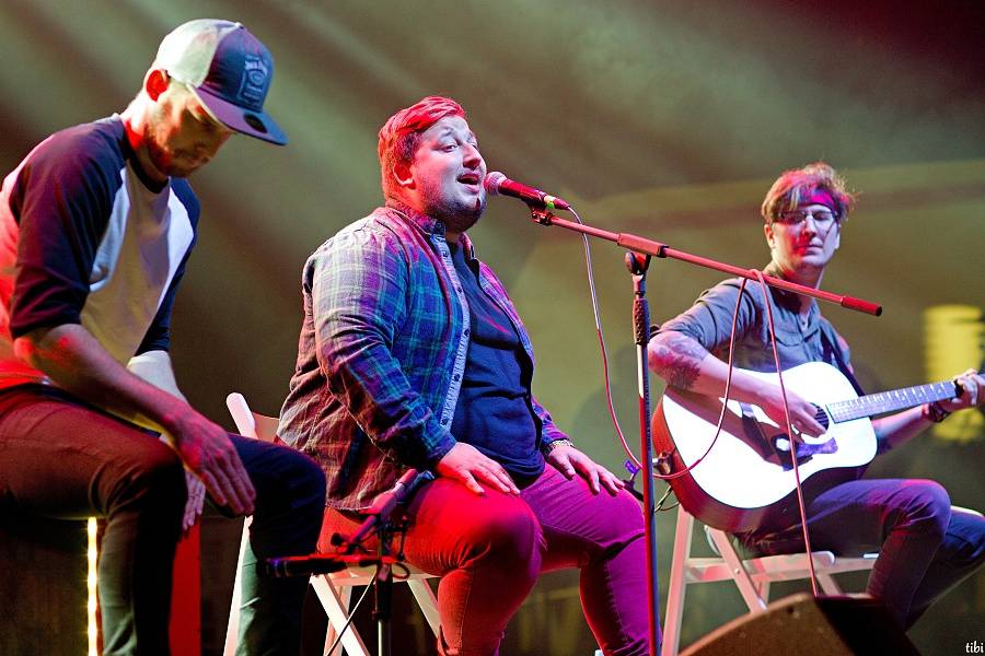 Jirka Mádl moderoval koncert pro Arpidu 