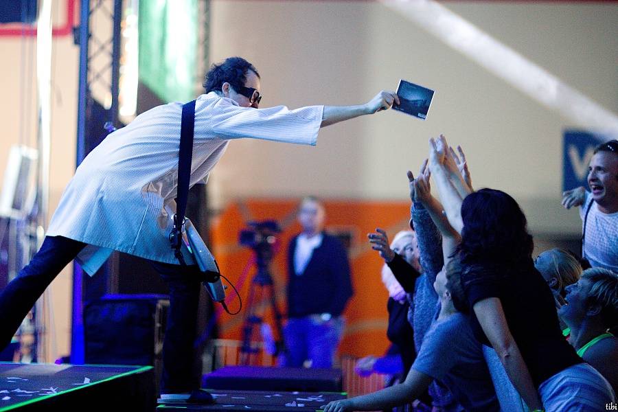 Jirka Mádl moderoval koncert pro Arpidu 