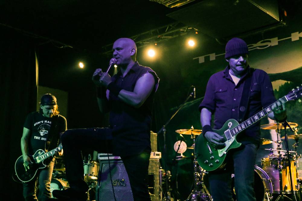 Threshold v Praze aneb Progrockový večer v Nové Chmelnici