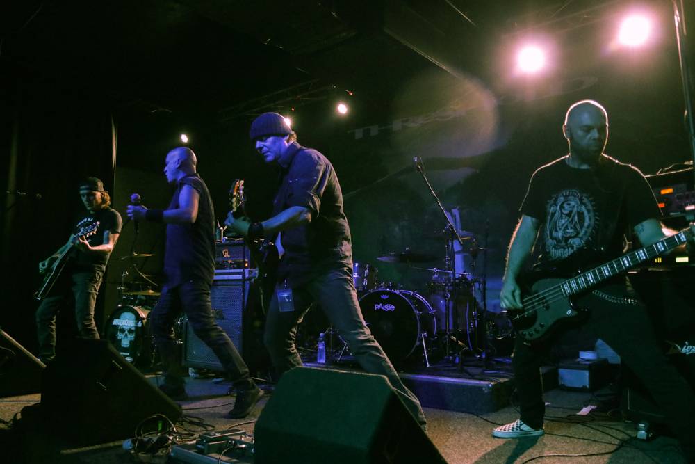 Threshold v Praze aneb Progrockový večer v Nové Chmelnici