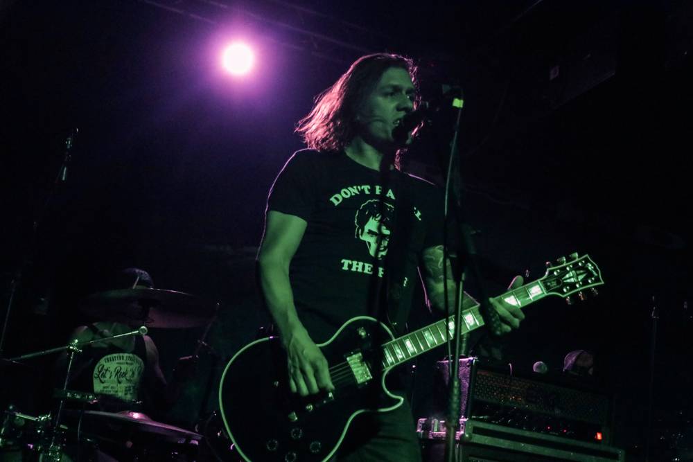 Threshold v Praze aneb Progrockový večer v Nové Chmelnici