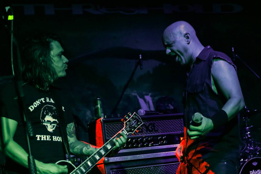 Threshold v Praze aneb Progrockový večer v Nové Chmelnici