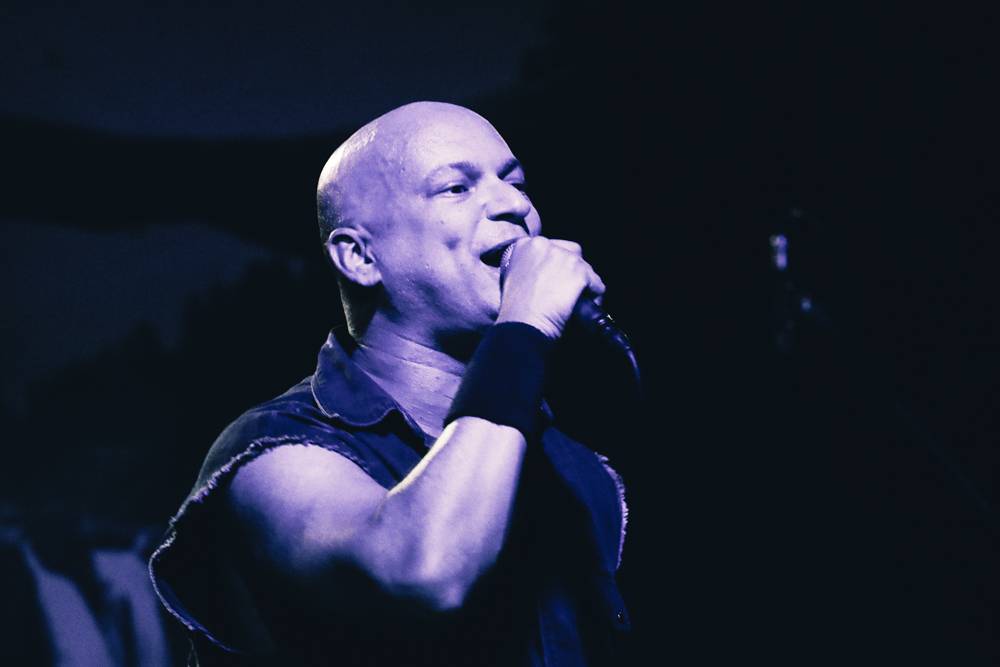 Threshold v Praze aneb Progrockový večer v Nové Chmelnici