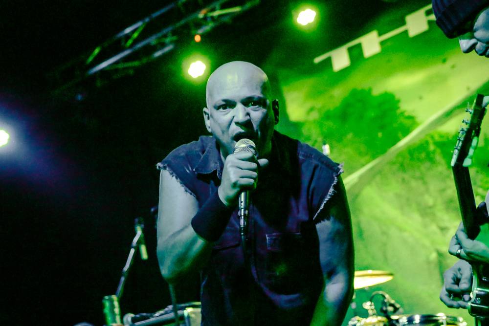 Threshold v Praze aneb Progrockový večer v Nové Chmelnici