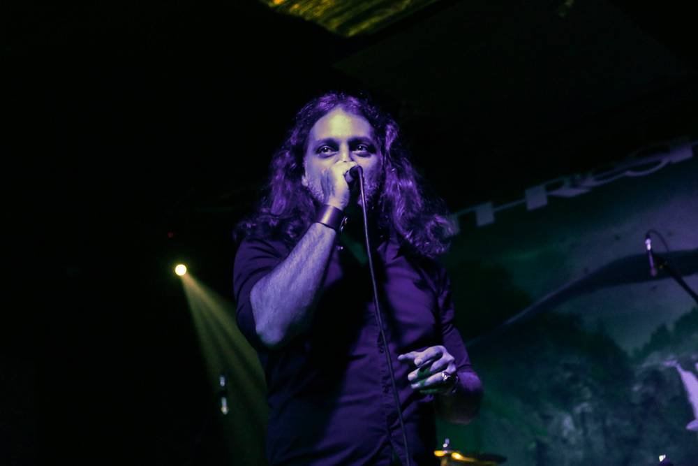 Threshold v Praze aneb Progrockový večer v Nové Chmelnici