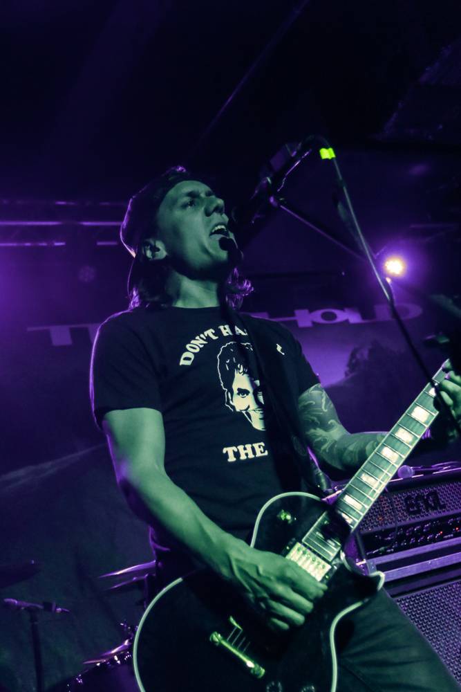 Threshold v Praze aneb Progrockový večer v Nové Chmelnici