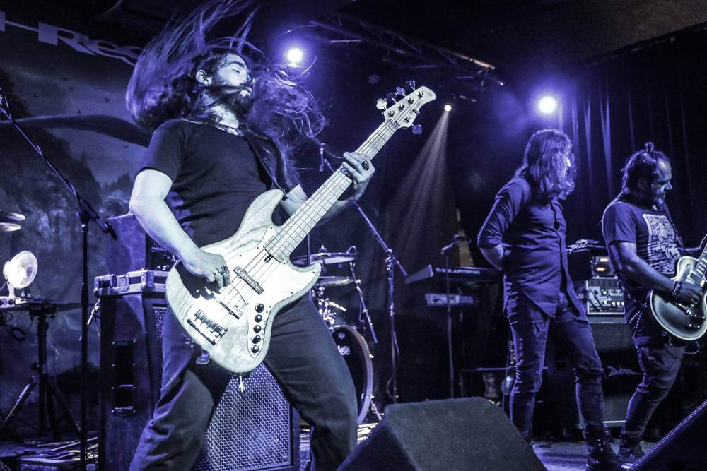 Threshold v Praze aneb Progrockový večer v Nové Chmelnici