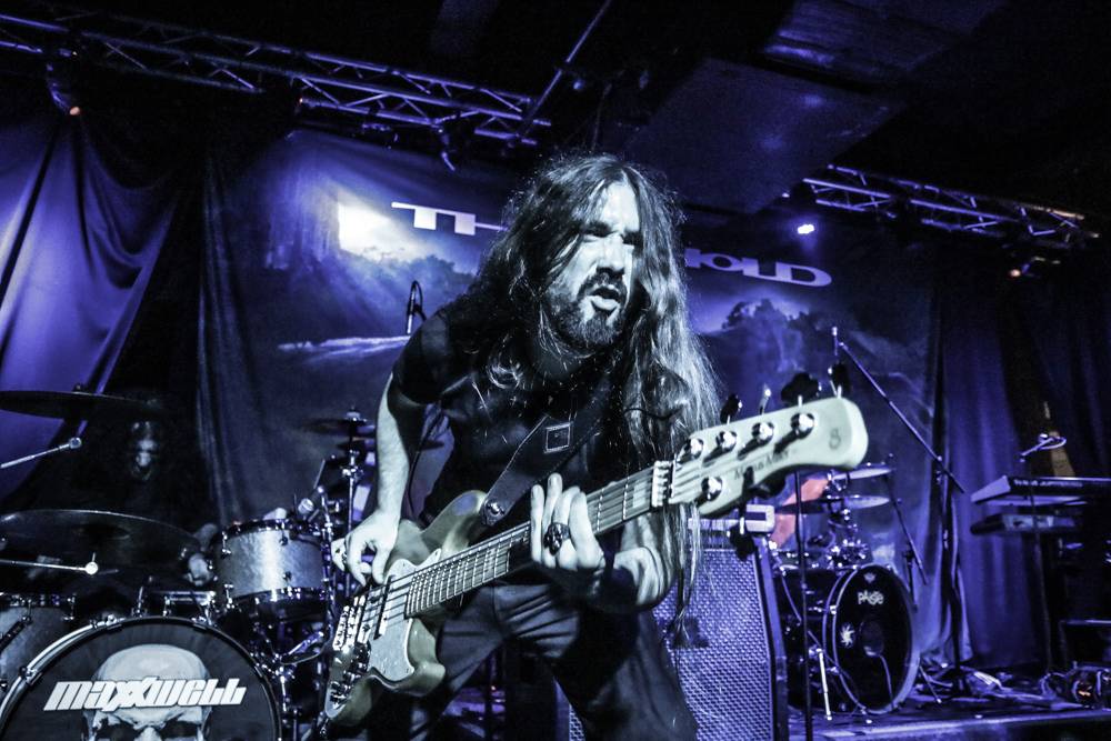 Threshold v Praze aneb Progrockový večer v Nové Chmelnici