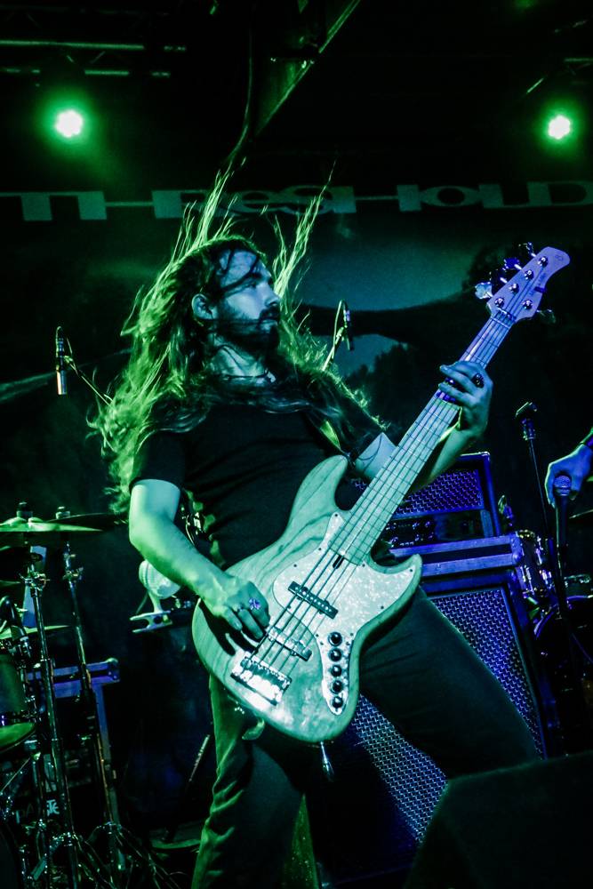 Threshold v Praze aneb Progrockový večer v Nové Chmelnici