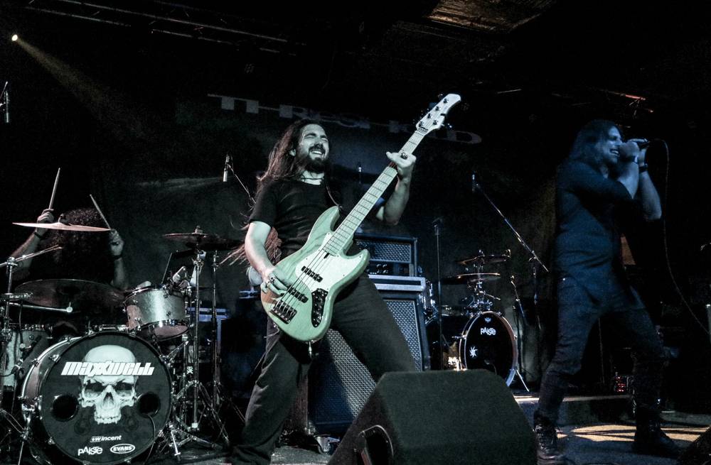 Threshold v Praze aneb Progrockový večer v Nové Chmelnici