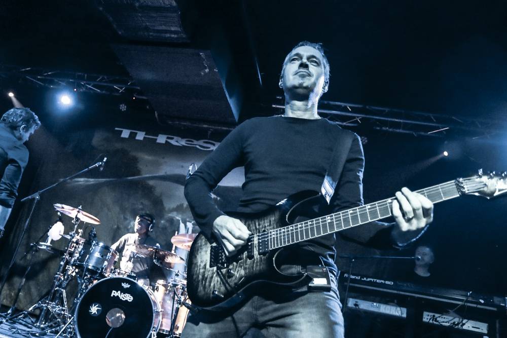 Threshold v Praze aneb Progrockový večer v Nové Chmelnici