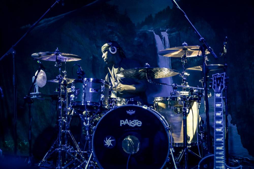 Threshold v Praze aneb Progrockový večer v Nové Chmelnici