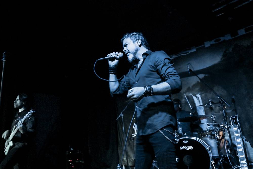 Threshold v Praze aneb Progrockový večer v Nové Chmelnici