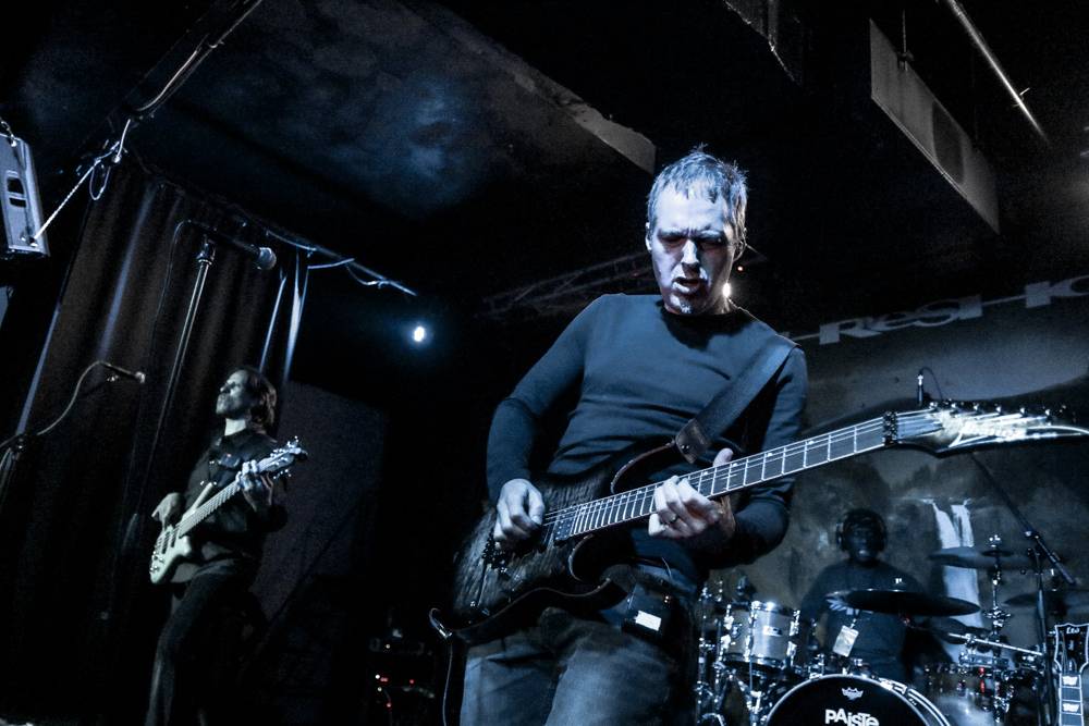 Threshold v Praze aneb Progrockový večer v Nové Chmelnici