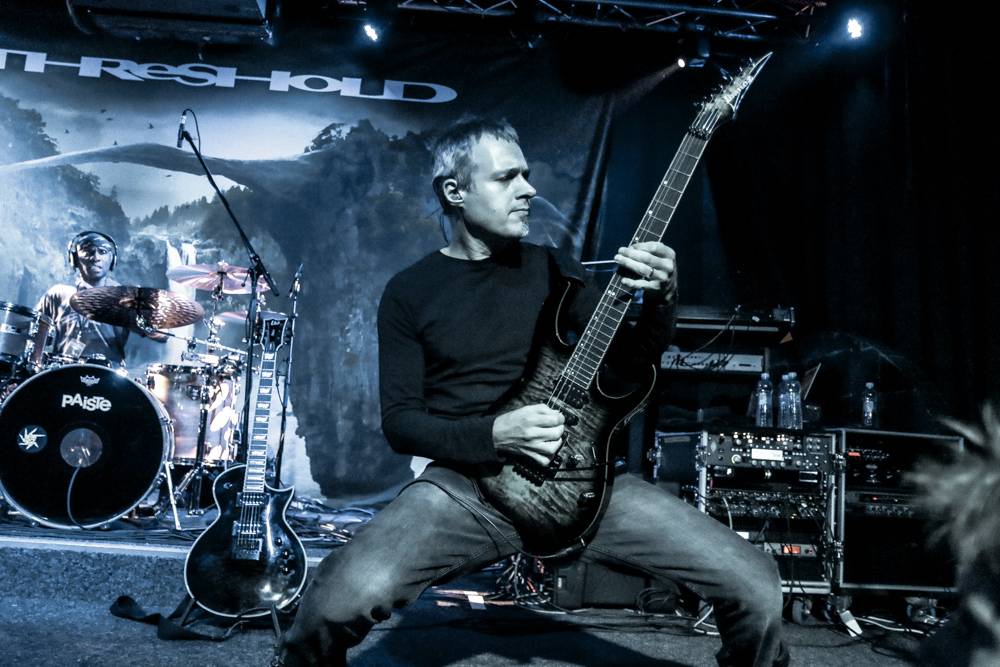 Threshold v Praze aneb Progrockový večer v Nové Chmelnici