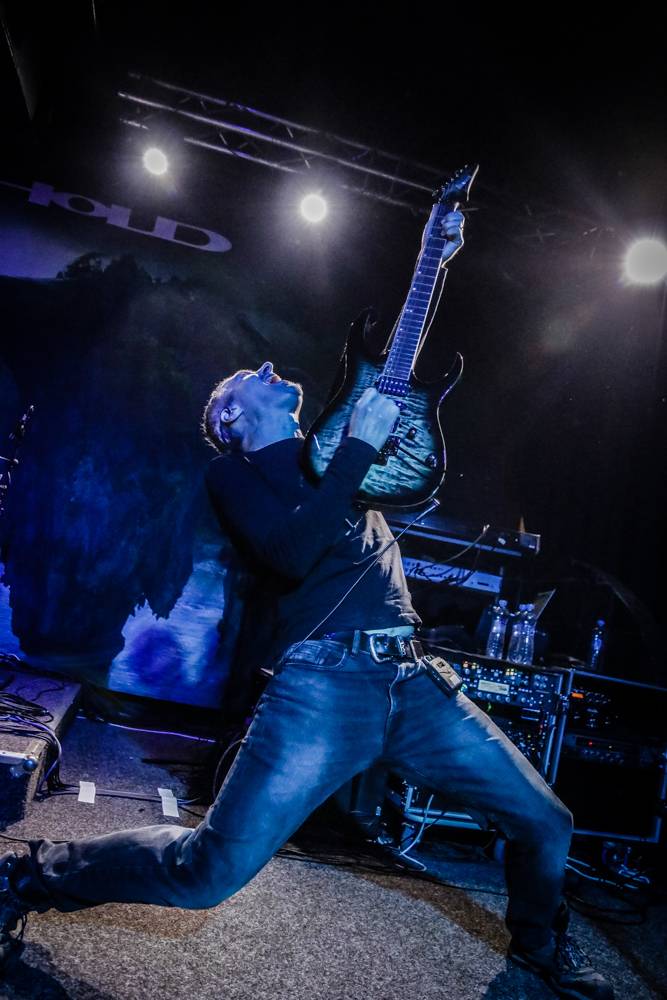 Threshold v Praze aneb Progrockový večer v Nové Chmelnici