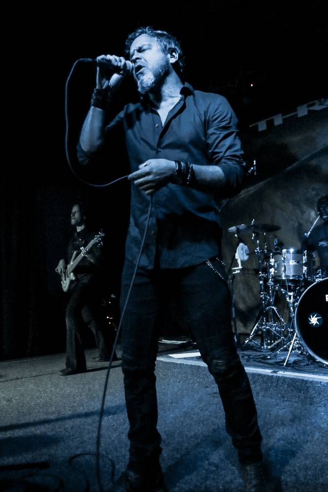 Threshold v Praze aneb Progrockový večer v Nové Chmelnici