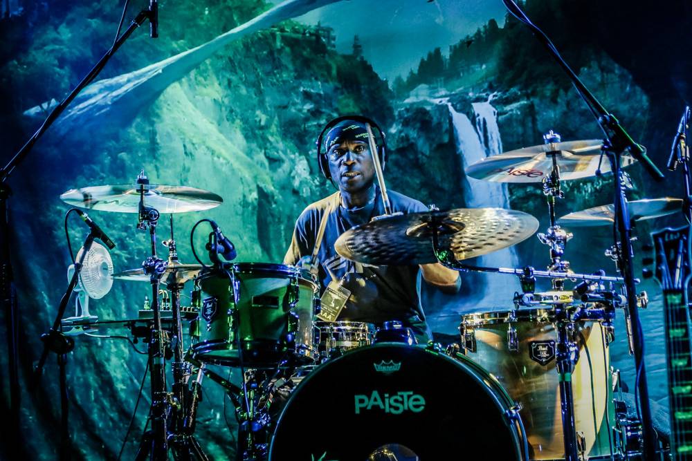 Threshold v Praze aneb Progrockový večer v Nové Chmelnici