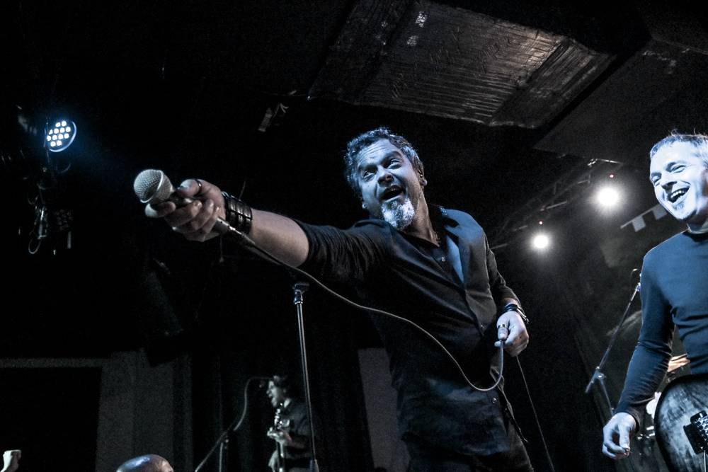 Threshold v Praze aneb Progrockový večer v Nové Chmelnici