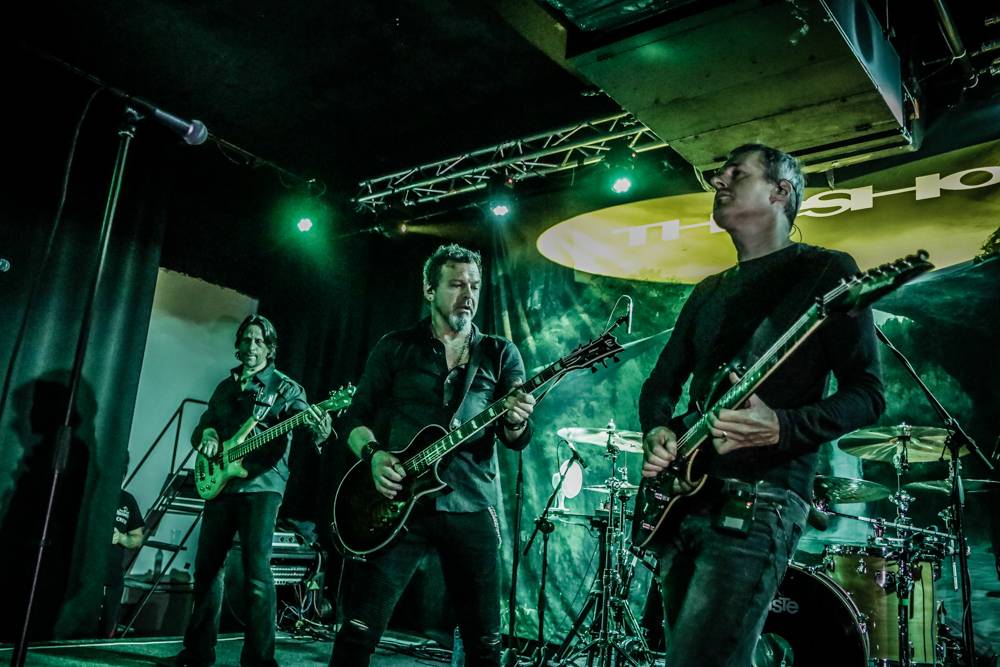 Threshold v Praze aneb Progrockový večer v Nové Chmelnici