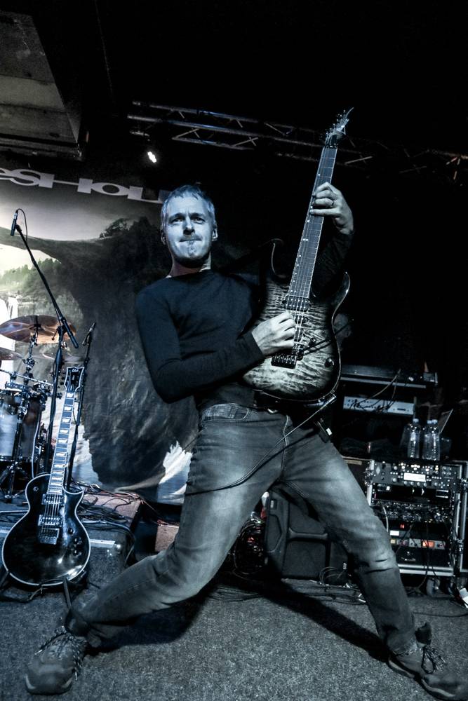 Threshold v Praze aneb Progrockový večer v Nové Chmelnici