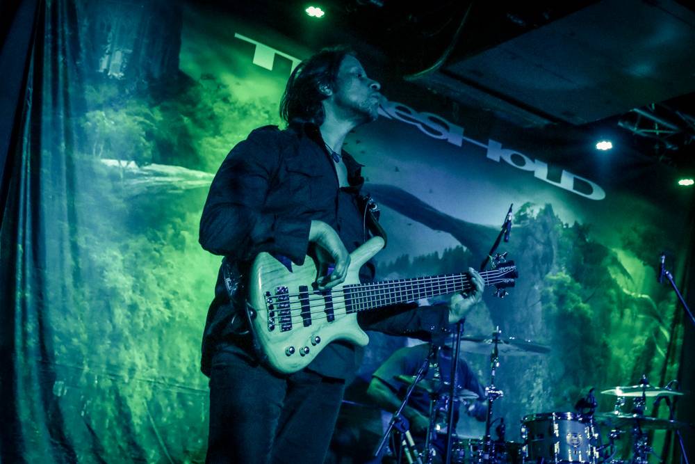 Threshold v Praze aneb Progrockový večer v Nové Chmelnici