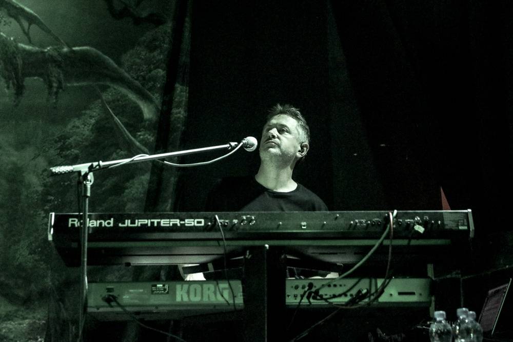 Threshold v Praze aneb Progrockový večer v Nové Chmelnici