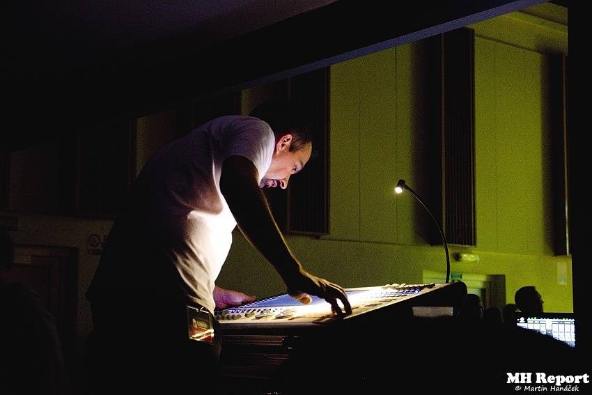 Plexis přivezl do Plzně punkovou energii i album Kašpar v nesnázích. Předskakovala Zvlášňý škola