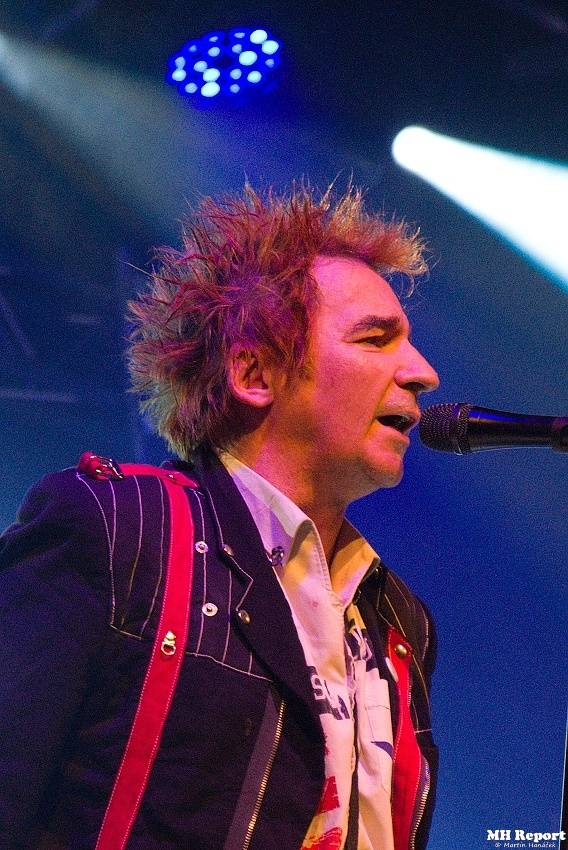 Plexis přivezl do Plzně punkovou energii i album Kašpar v nesnázích. Předskakovala Zvlášňý škola