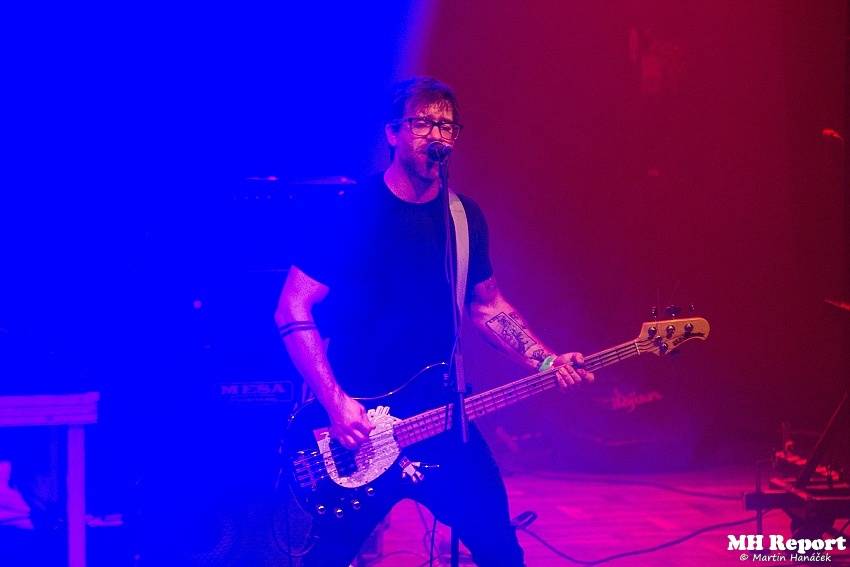 Plexis přivezl do Plzně punkovou energii i album Kašpar v nesnázích. Předskakovala Zvlášňý škola