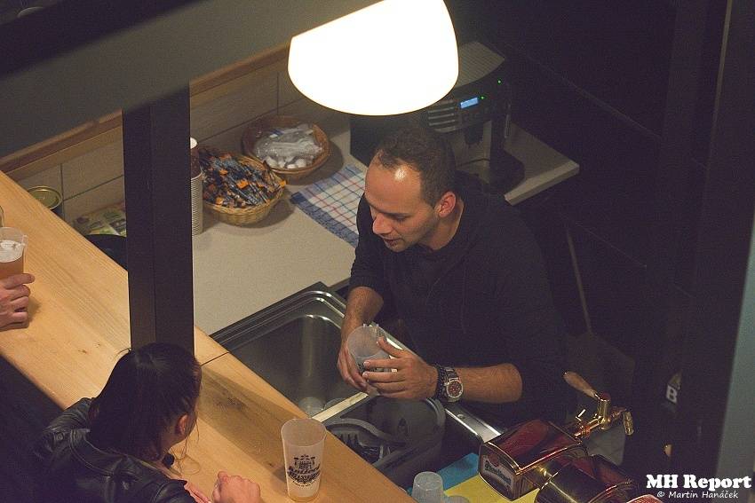 Plexis přivezl do Plzně punkovou energii i album Kašpar v nesnázích. Předskakovala Zvlášňý škola