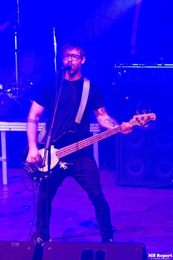 Plexis přivezl do Plzně punkovou energii i album Kašpar v nesnázích. Předskakovala Zvlášňý škola