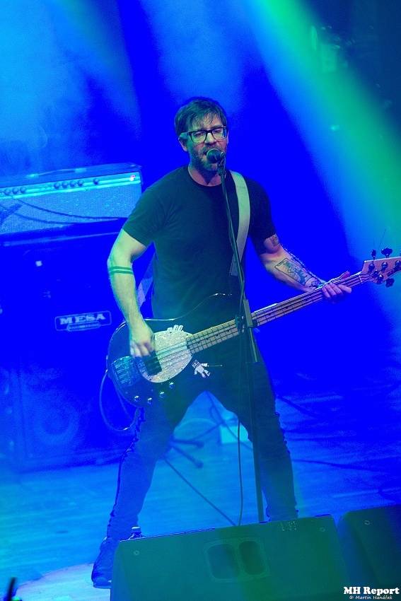 Plexis přivezl do Plzně punkovou energii i album Kašpar v nesnázích. Předskakovala Zvlášňý škola