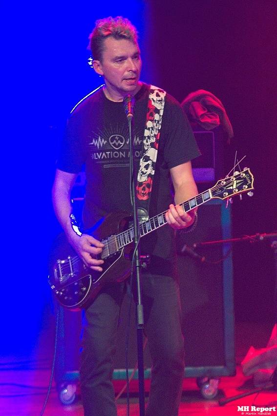 Plexis přivezl do Plzně punkovou energii i album Kašpar v nesnázích. Předskakovala Zvlášňý škola