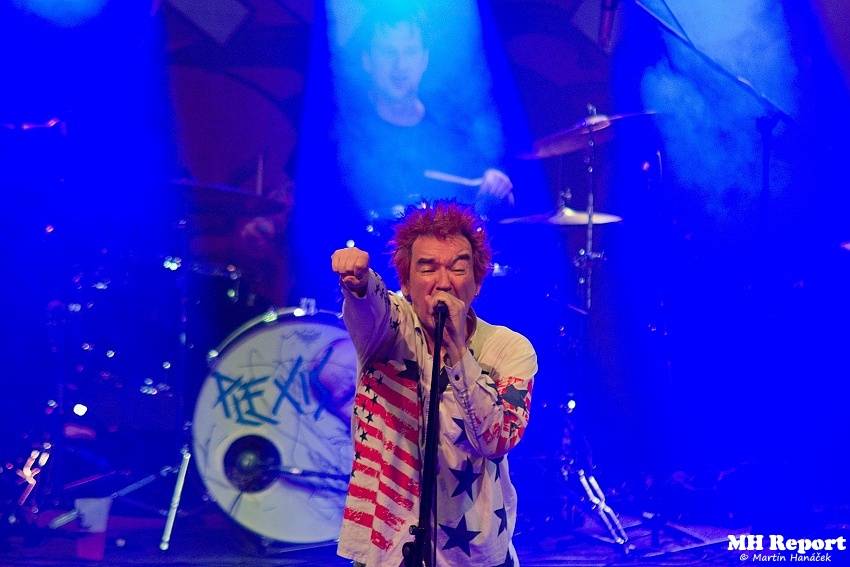 Plexis přivezl do Plzně punkovou energii i album Kašpar v nesnázích. Předskakovala Zvlášňý škola