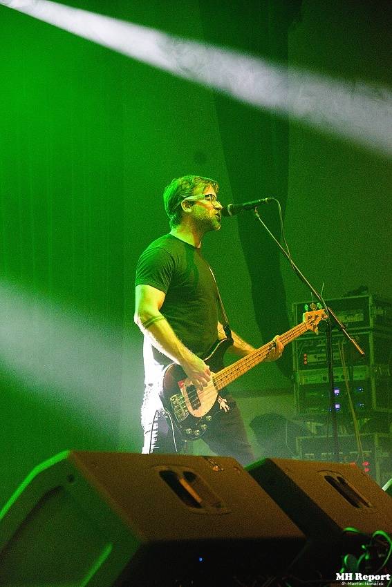 Plexis přivezl do Plzně punkovou energii i album Kašpar v nesnázích. Předskakovala Zvlášňý škola