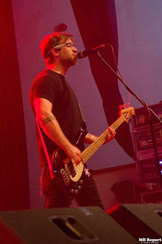 Plexis přivezl do Plzně punkovou energii i album Kašpar v nesnázích. Předskakovala Zvlášňý škola