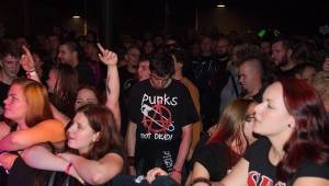 Pogo Tour v Plzni: SPS a E!E předvedli punkový koncert se vším všudy - i s vypnutým proudem