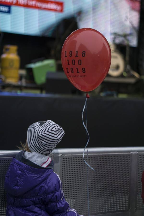 Sto let republiky v Praze slavili Kapitán Demo, Laco Deczi i PSH