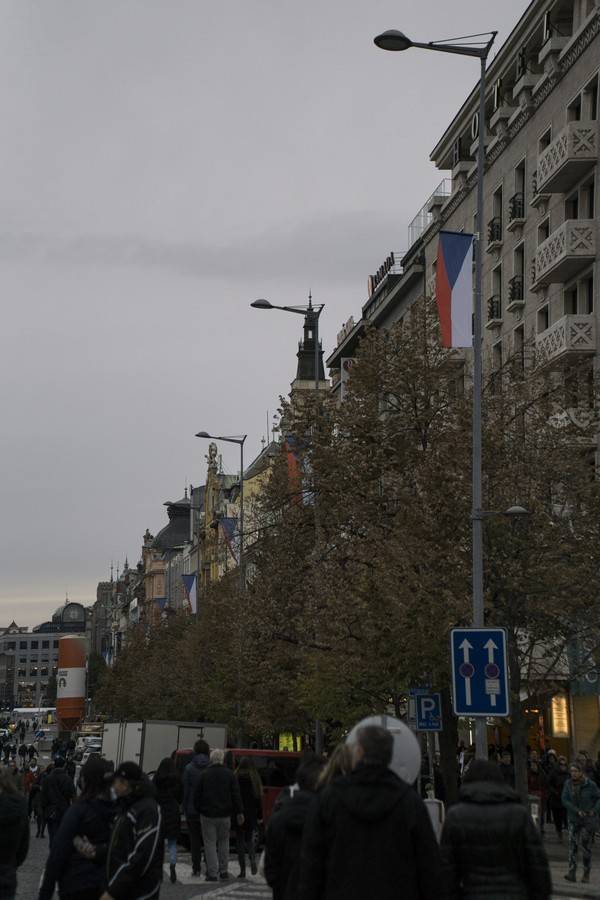 Sto let republiky v Praze slavili Kapitán Demo, Laco Deczi i PSH