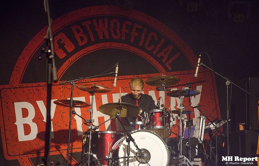 Jaksi Taksi a zakázanÝovoce přivedli plzeňské fanoušky do varu smrští pop-punku a rocku