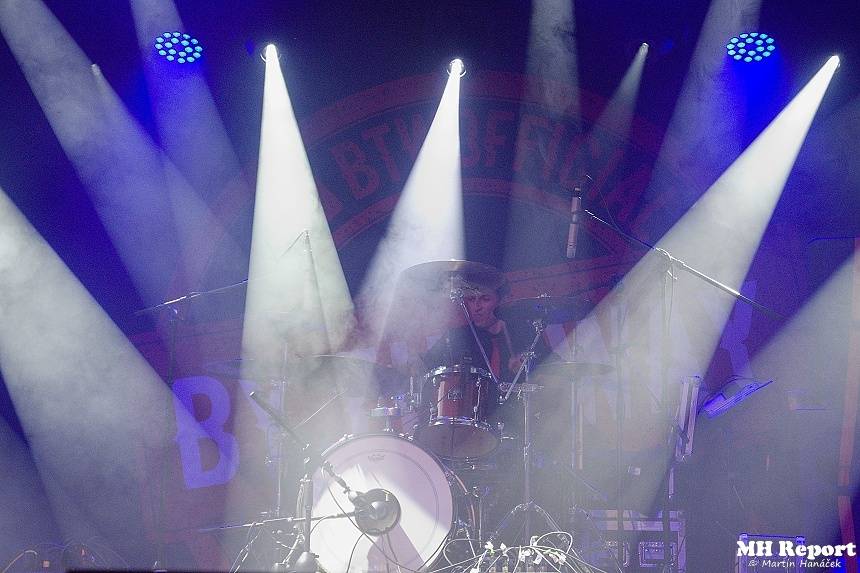 Jaksi Taksi a zakázanÝovoce přivedli plzeňské fanoušky do varu smrští pop-punku a rocku